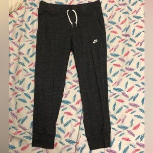🌸Nike joggers carpis